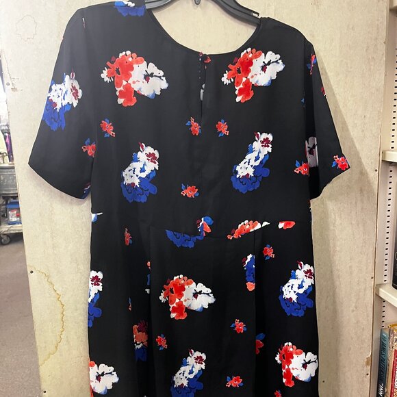 Vince Camuto Floral Top - Picture 2 of 2